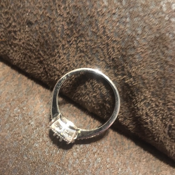 Pretty Women’s Black Onyx Ring - Picture 3 of 3